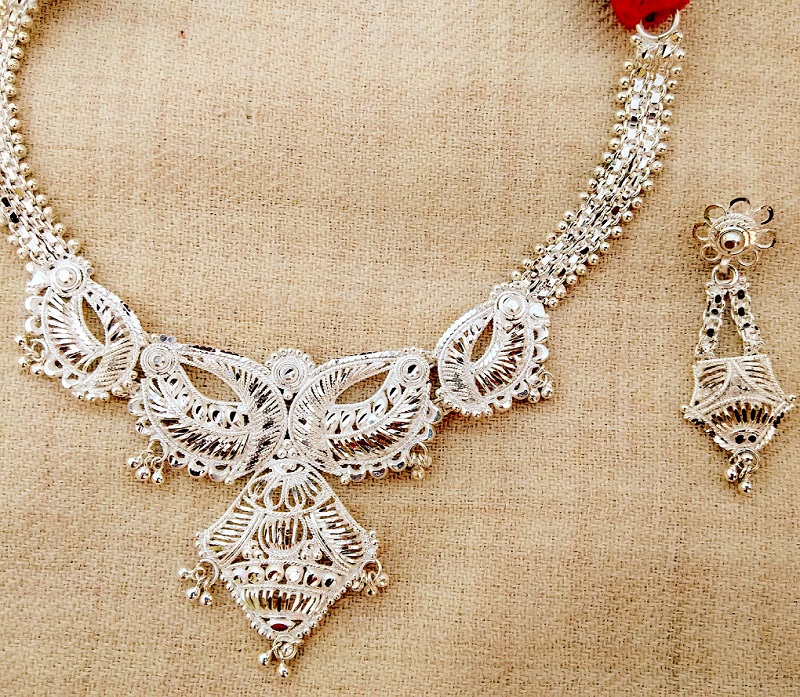 Elegance Silver Neckpeice with Earrings